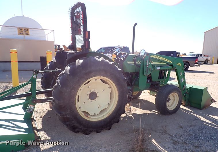 image for item IC9689 2004 John Deere 5205  tractor