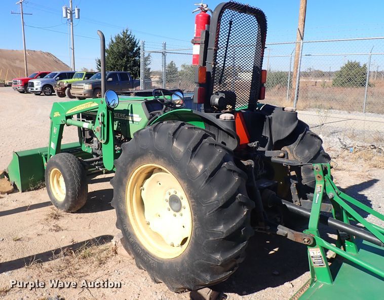 image for item IC9689 2004 John Deere 5205  tractor