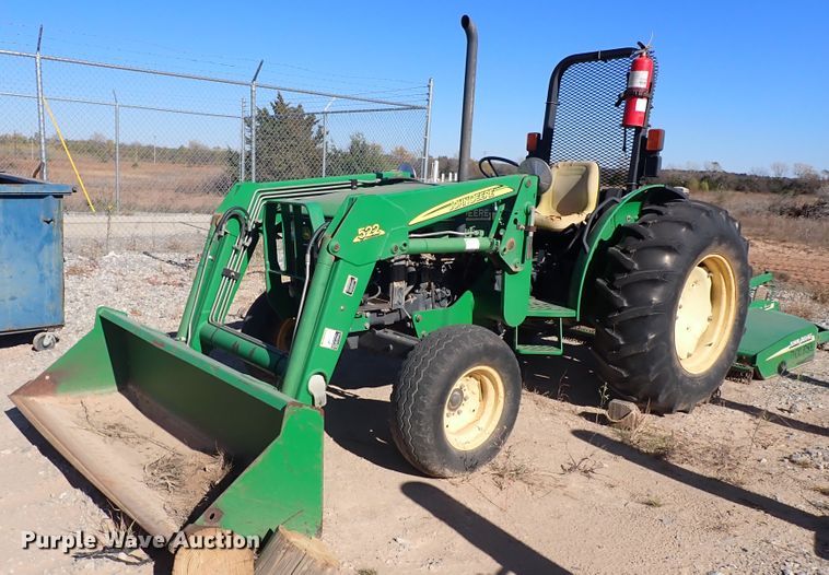 image for item IC9689 2004 John Deere 5205  tractor