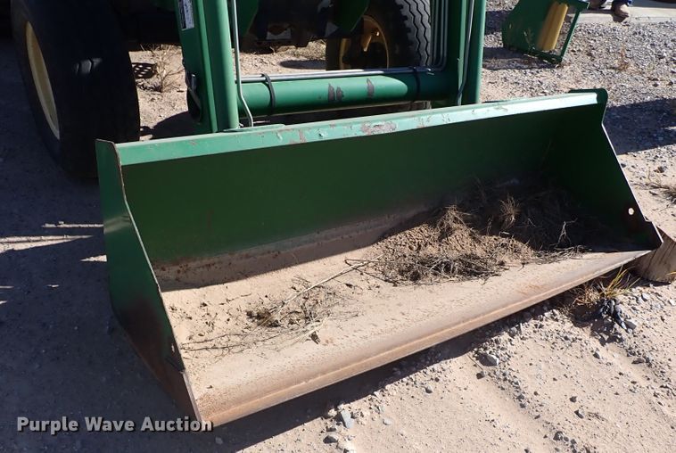 image for item IC9689 2004 John Deere 5205  tractor