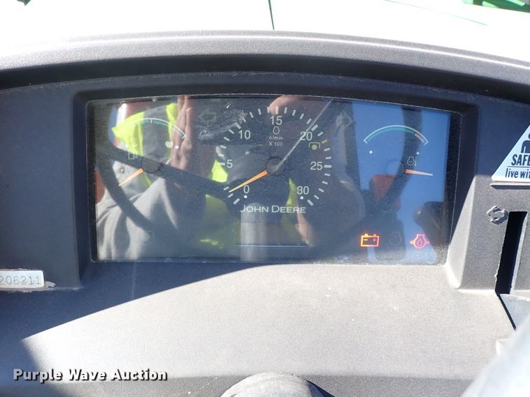 image for item IC9689 2004 John Deere 5205  tractor