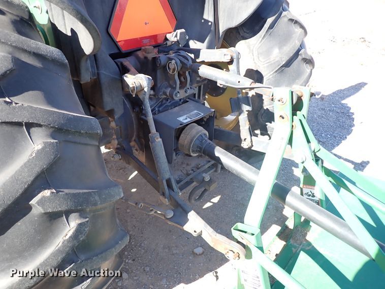 image for item IC9689 2004 John Deere 5205  tractor