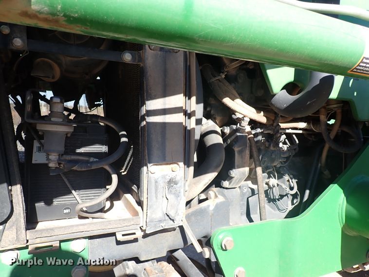 image for item IC9689 2004 John Deere 5205  tractor