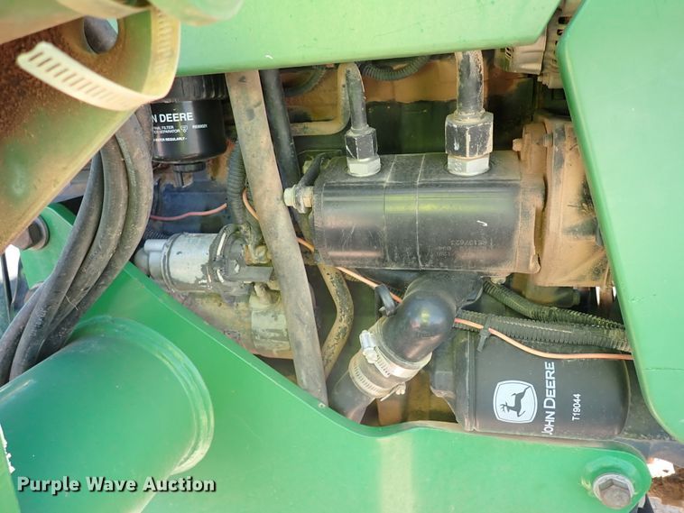 image for item IC9689 2004 John Deere 5205  tractor