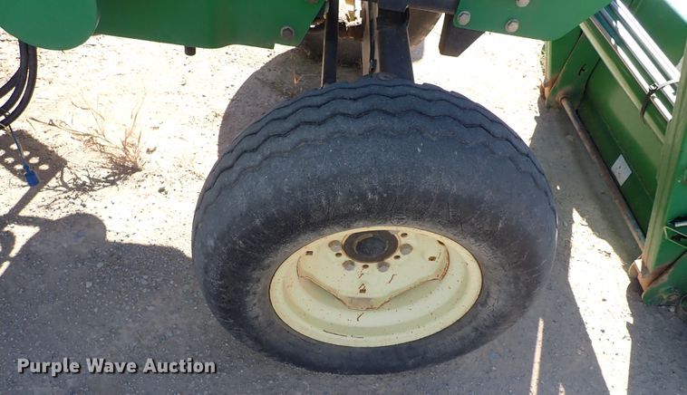 image for item IC9689 2004 John Deere 5205  tractor