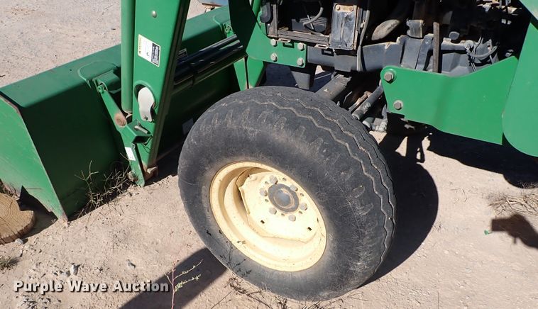image for item IC9689 2004 John Deere 5205  tractor
