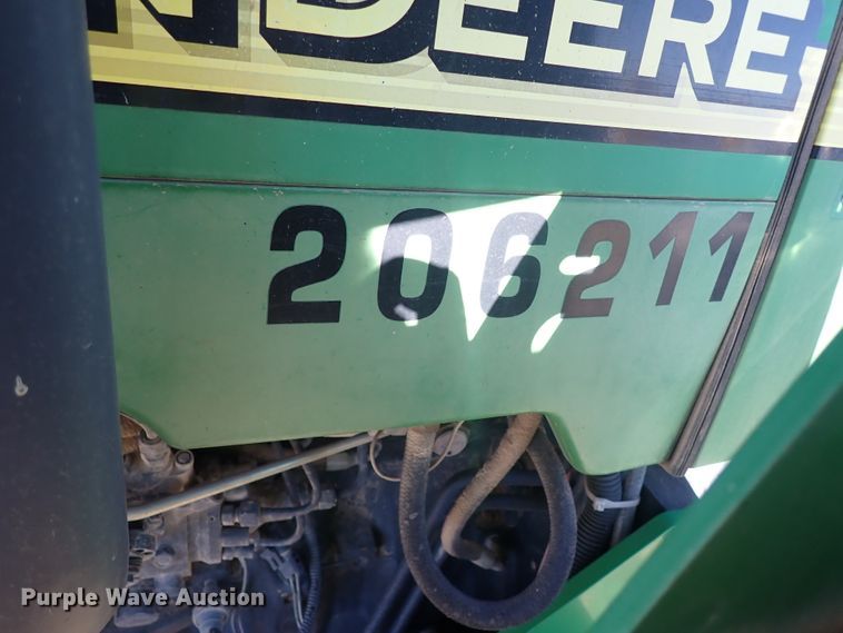 image for item IC9689 2004 John Deere 5205  tractor