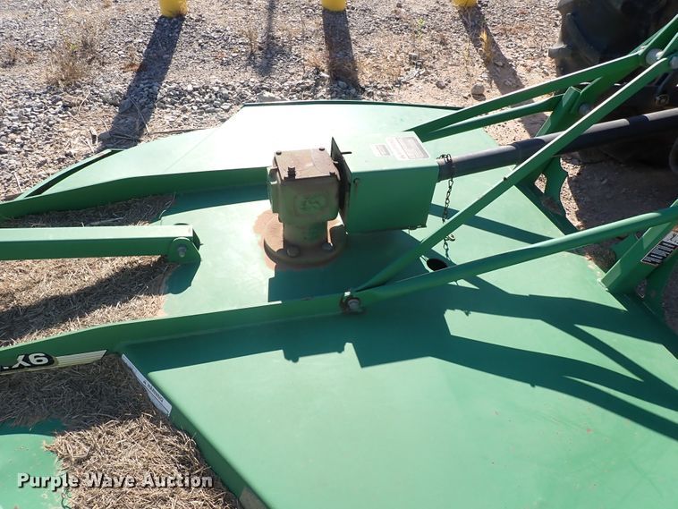 image for item IC9689 2004 John Deere 5205  tractor