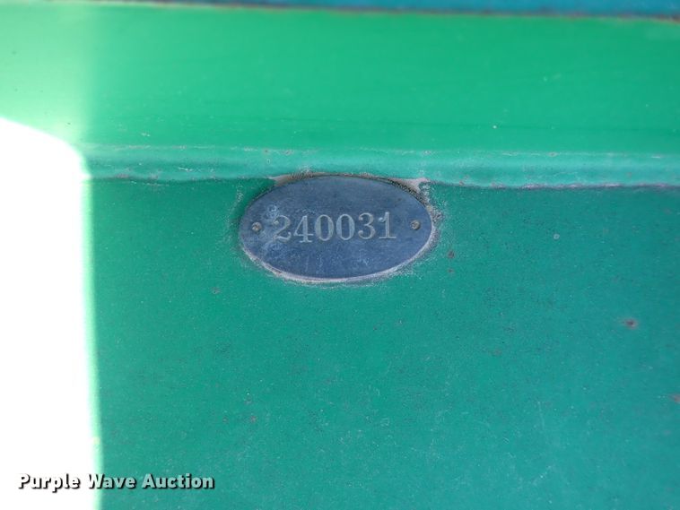 image for item IC9689 2004 John Deere 5205  tractor