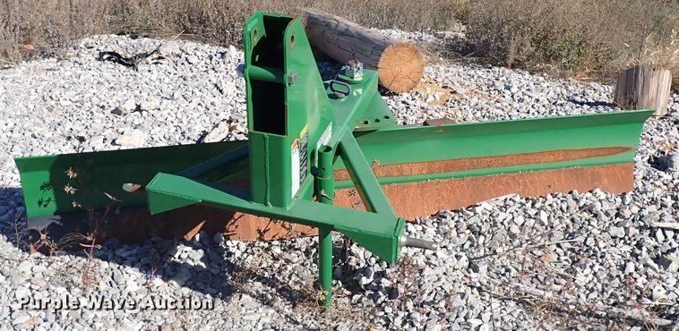 image for item IC9689 2004 John Deere 5205  tractor