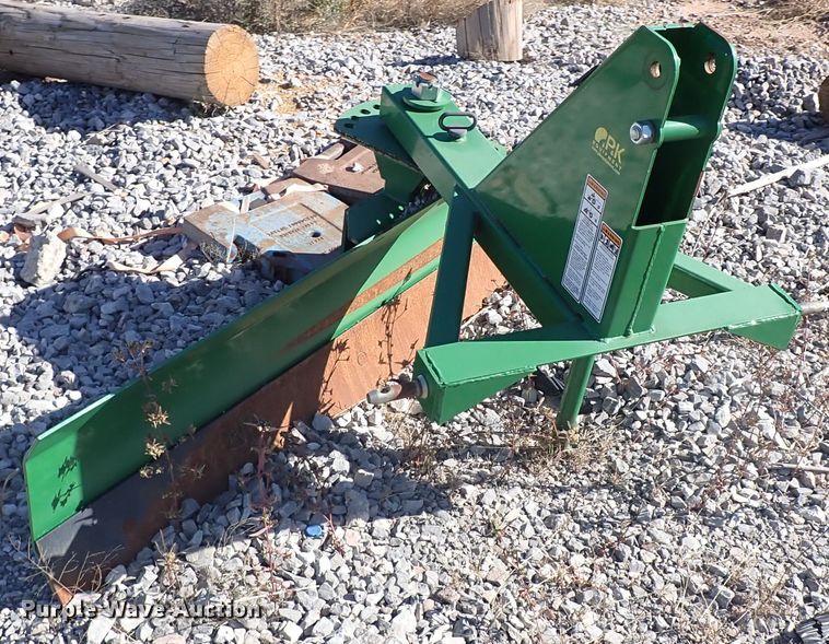 image for item IC9689 2004 John Deere 5205  tractor