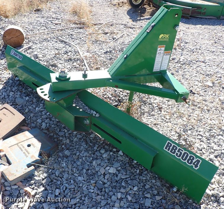 image for item IC9689 2004 John Deere 5205  tractor