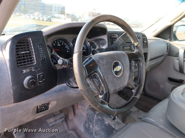 image for item JP9328 2013 Chevrolet Silverado 2500HD  Crew Cab pickup truck