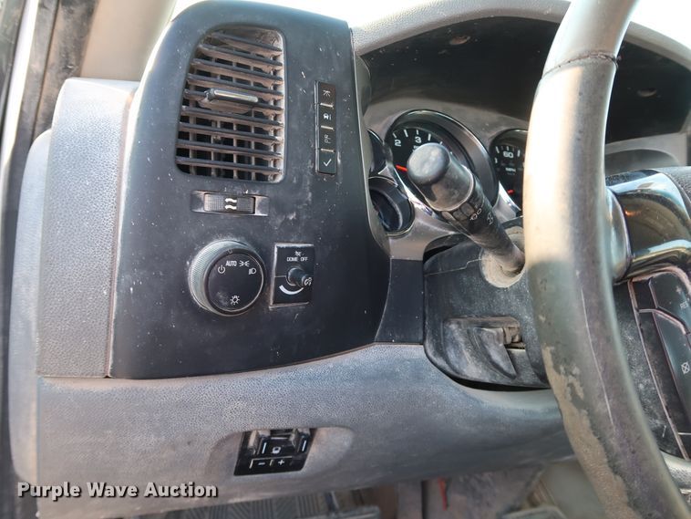 image for item JP9328 2013 Chevrolet Silverado 2500HD  Crew Cab pickup truck