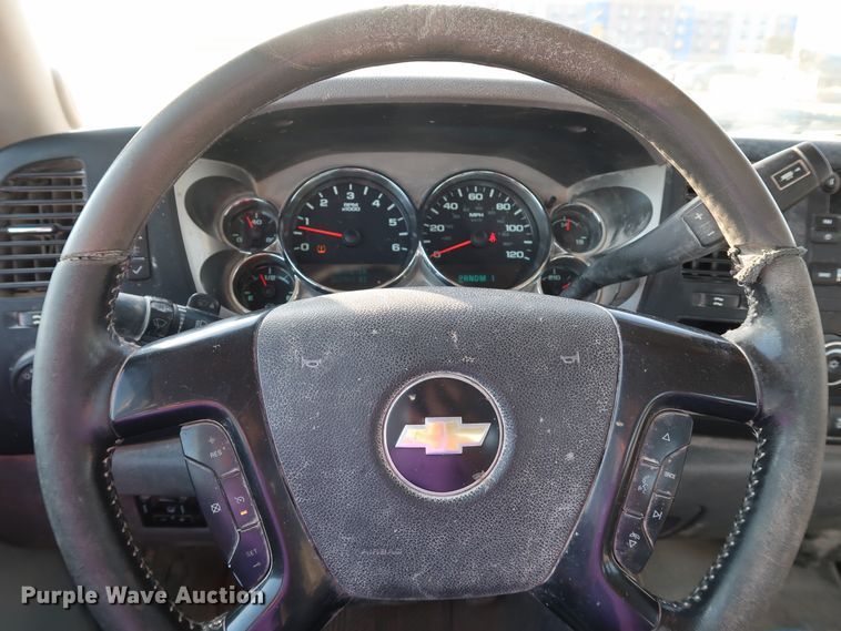 image for item JP9328 2013 Chevrolet Silverado 2500HD  Crew Cab pickup truck