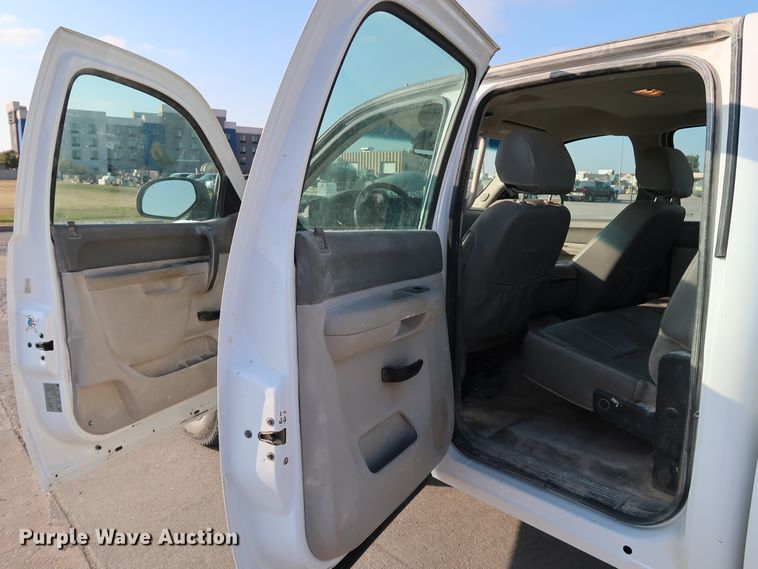 image for item JP9328 2013 Chevrolet Silverado 2500HD  Crew Cab pickup truck