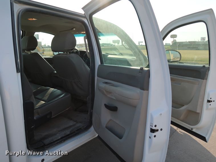 image for item JP9328 2013 Chevrolet Silverado 2500HD  Crew Cab pickup truck