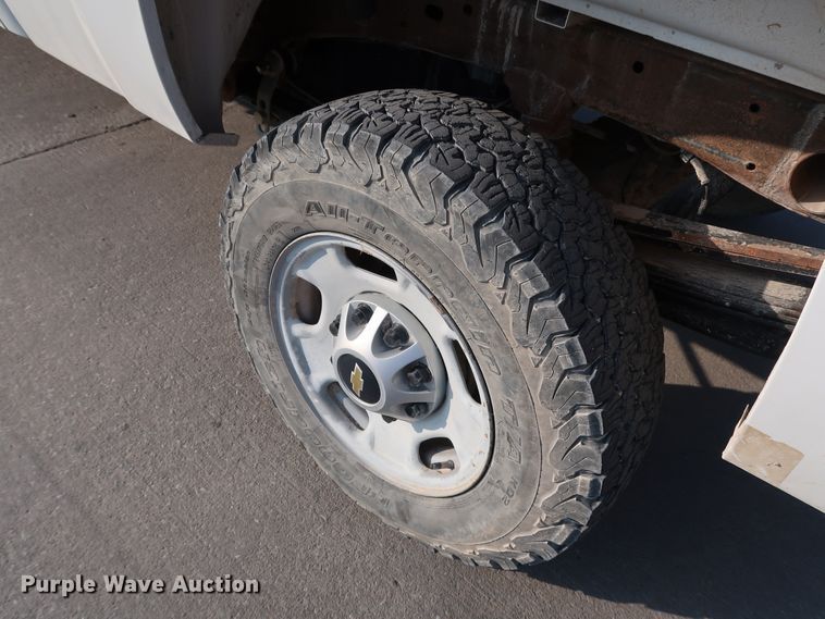 image for item JP9328 2013 Chevrolet Silverado 2500HD  Crew Cab pickup truck