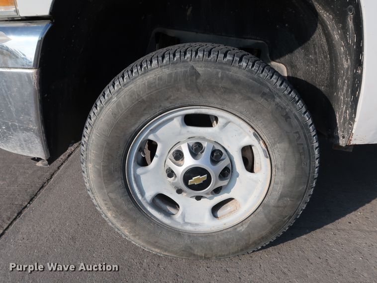 image for item JP9328 2013 Chevrolet Silverado 2500HD  Crew Cab pickup truck