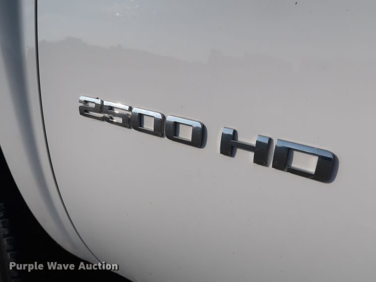 image for item JP9328 2013 Chevrolet Silverado 2500HD  Crew Cab pickup truck