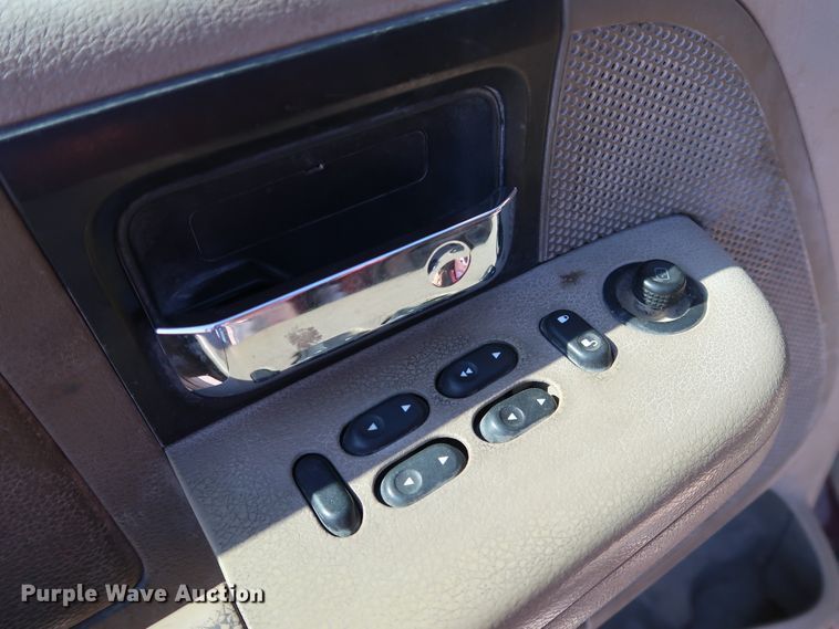 image for item JP9336 2004 Ford F150  SuperCrew pickup truck