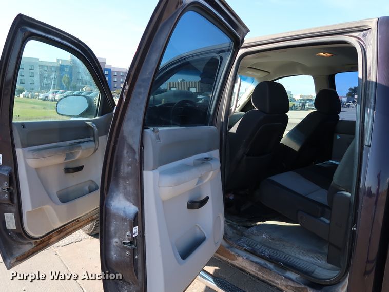 image for item JP9342 2008 Chevrolet Silverado 2500HD  Crew Cab pickup truck