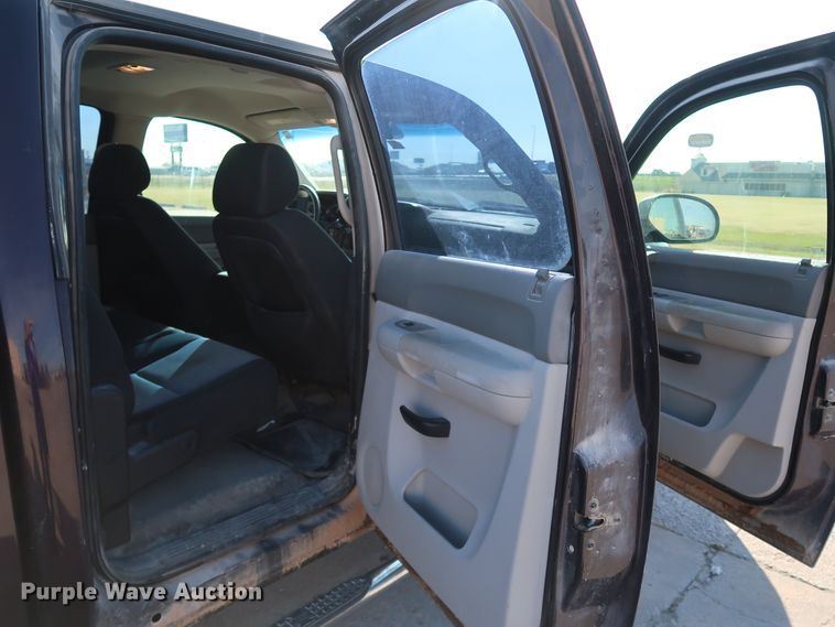 image for item JP9342 2008 Chevrolet Silverado 2500HD  Crew Cab pickup truck