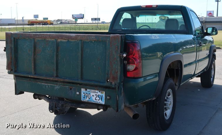 image for item JP9346 2004 Chevrolet Silverado 2500HD  pickup truck