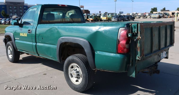 image for item JP9346 2004 Chevrolet Silverado 2500HD  pickup truck
