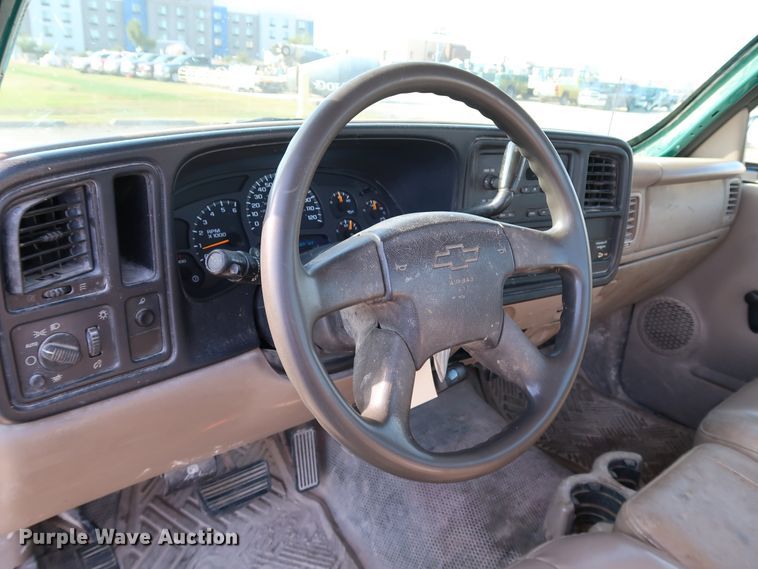 image for item JP9346 2004 Chevrolet Silverado 2500HD  pickup truck