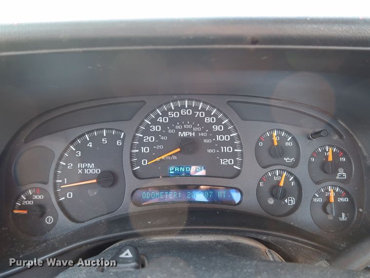 image for item JP9346 2004 Chevrolet Silverado 2500HD  pickup truck