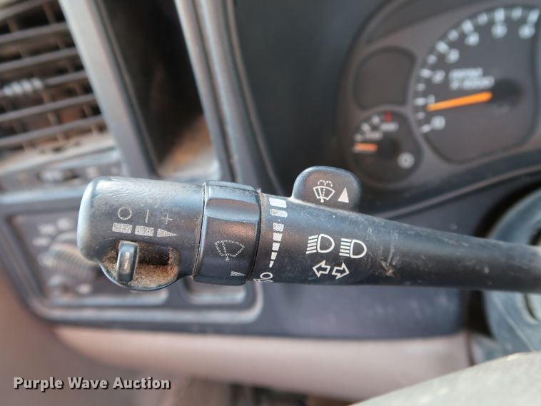 image for item JP9346 2004 Chevrolet Silverado 2500HD  pickup truck