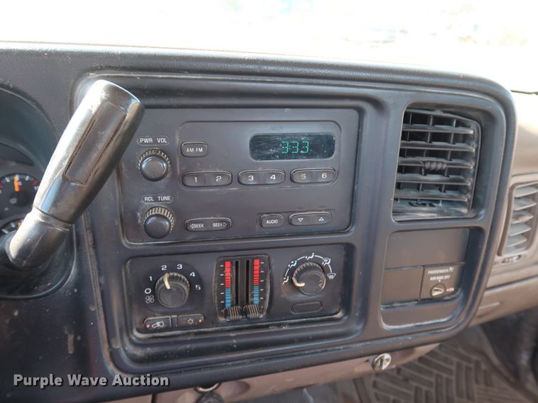 image for item JP9346 2004 Chevrolet Silverado 2500HD  pickup truck