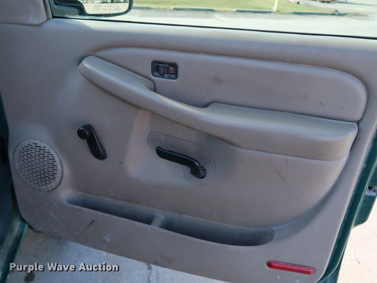 image for item JP9346 2004 Chevrolet Silverado 2500HD  pickup truck