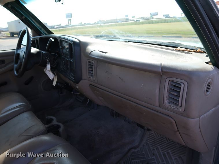 image for item JP9346 2004 Chevrolet Silverado 2500HD  pickup truck