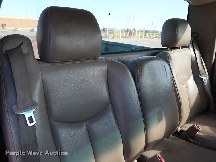 image for item JP9346 2004 Chevrolet Silverado 2500HD  pickup truck