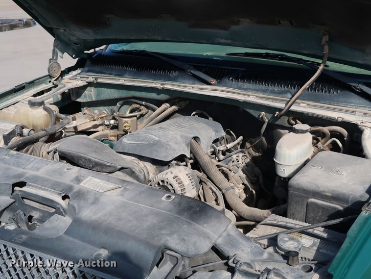 image for item JP9346 2004 Chevrolet Silverado 2500HD  pickup truck