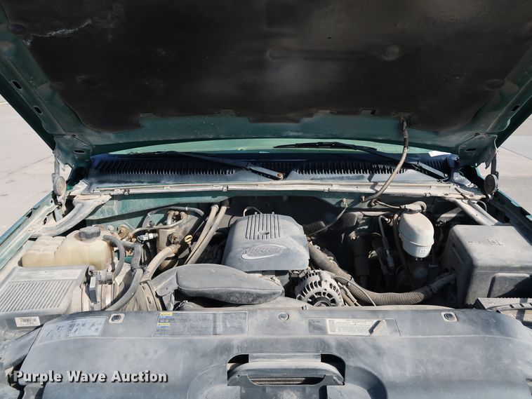 image for item JP9346 2004 Chevrolet Silverado 2500HD  pickup truck