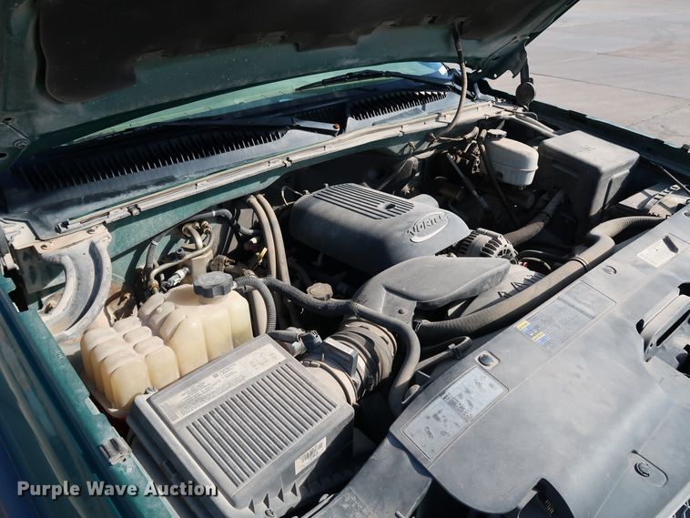 image for item JP9346 2004 Chevrolet Silverado 2500HD  pickup truck