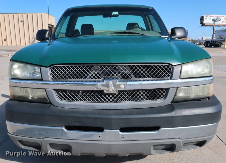image for item JP9346 2004 Chevrolet Silverado 2500HD  pickup truck