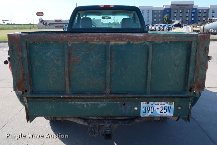 image for item JP9346 2004 Chevrolet Silverado 2500HD  pickup truck