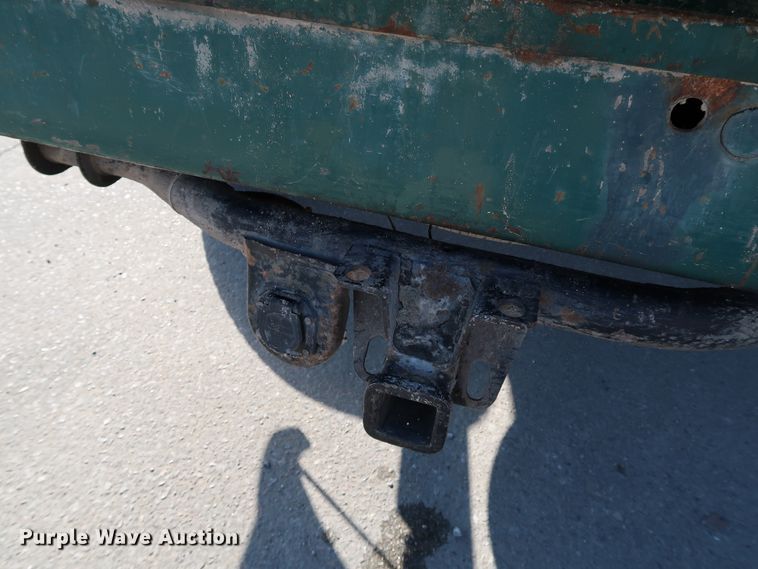 image for item JP9346 2004 Chevrolet Silverado 2500HD  pickup truck