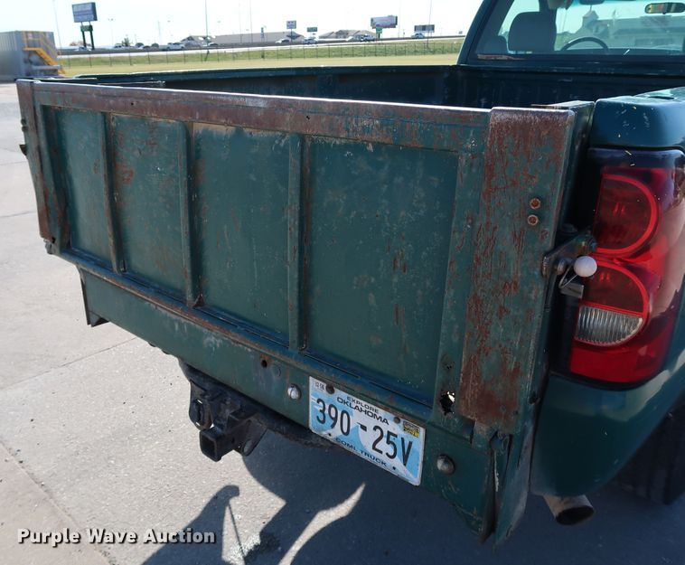 image for item JP9346 2004 Chevrolet Silverado 2500HD  pickup truck