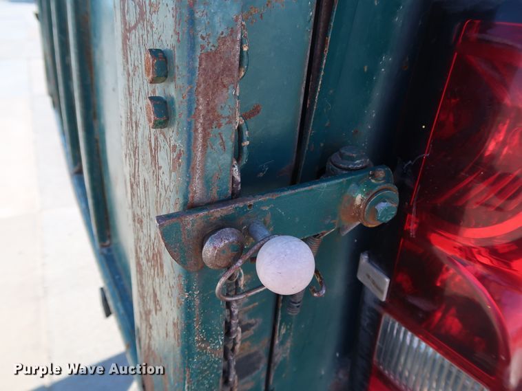 image for item JP9346 2004 Chevrolet Silverado 2500HD  pickup truck