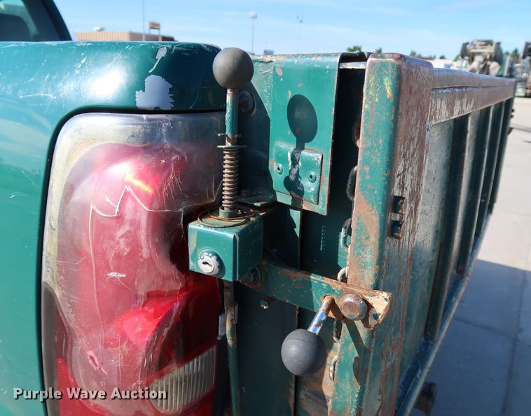 image for item JP9346 2004 Chevrolet Silverado 2500HD  pickup truck