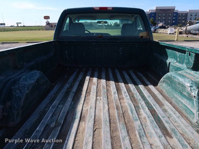 image for item JP9346 2004 Chevrolet Silverado 2500HD  pickup truck