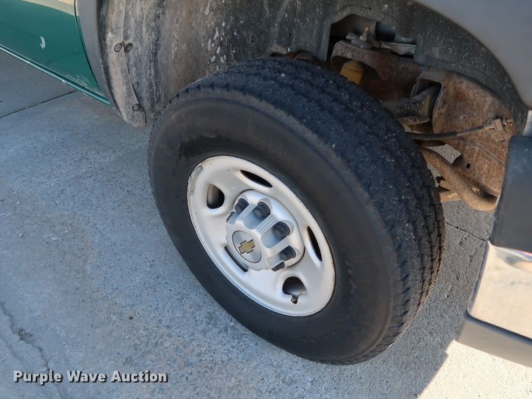 image for item JP9346 2004 Chevrolet Silverado 2500HD  pickup truck