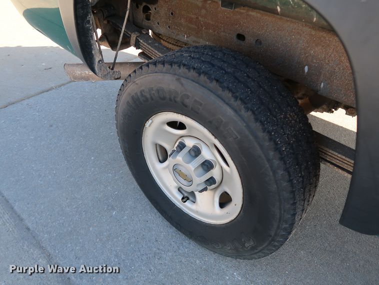 image for item JP9346 2004 Chevrolet Silverado 2500HD  pickup truck