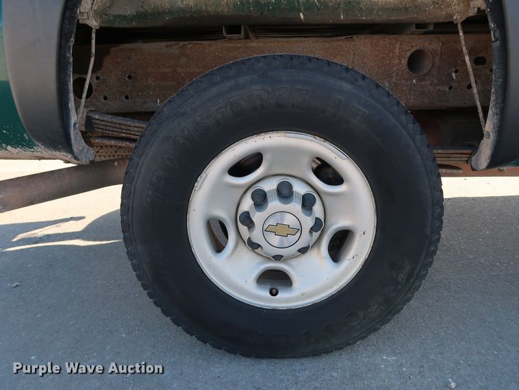 image for item JP9346 2004 Chevrolet Silverado 2500HD  pickup truck