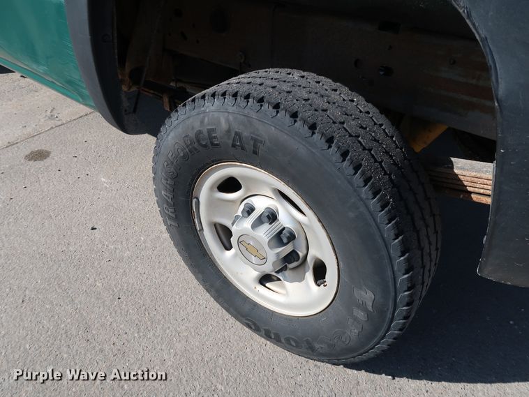 image for item JP9346 2004 Chevrolet Silverado 2500HD  pickup truck